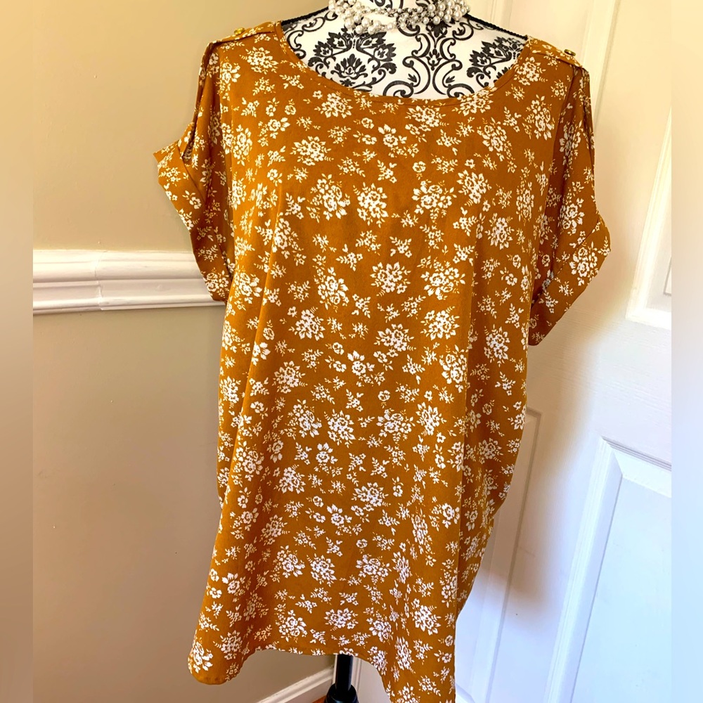 Speed Limit, women’s mustard yellow floral blouse, with button accents, size 2X